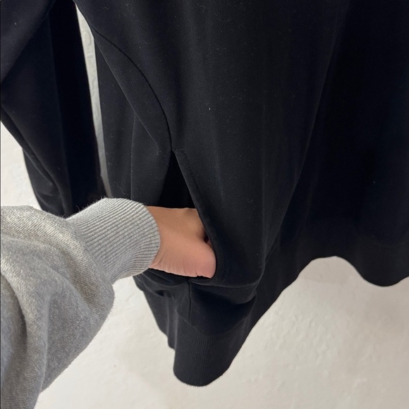 Amazon Ticticmimi Black Pullover Sweater Crew Neck Two Side Pockets Medium - Picture 3 of 4